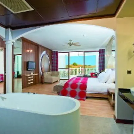 Defne Kumul Готель